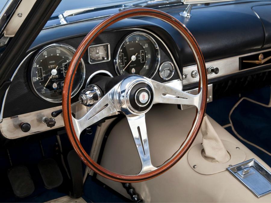 Панель приборов Maserati 5000 GT Coupe 1961 года  (фото 19 из 27)
